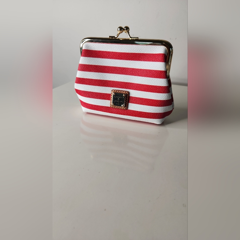 Dooney & Bourke pouch